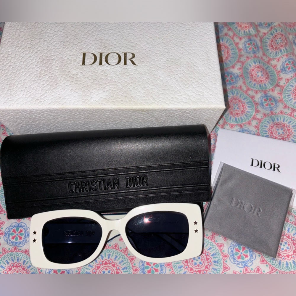 Dior sun glasses 🤓